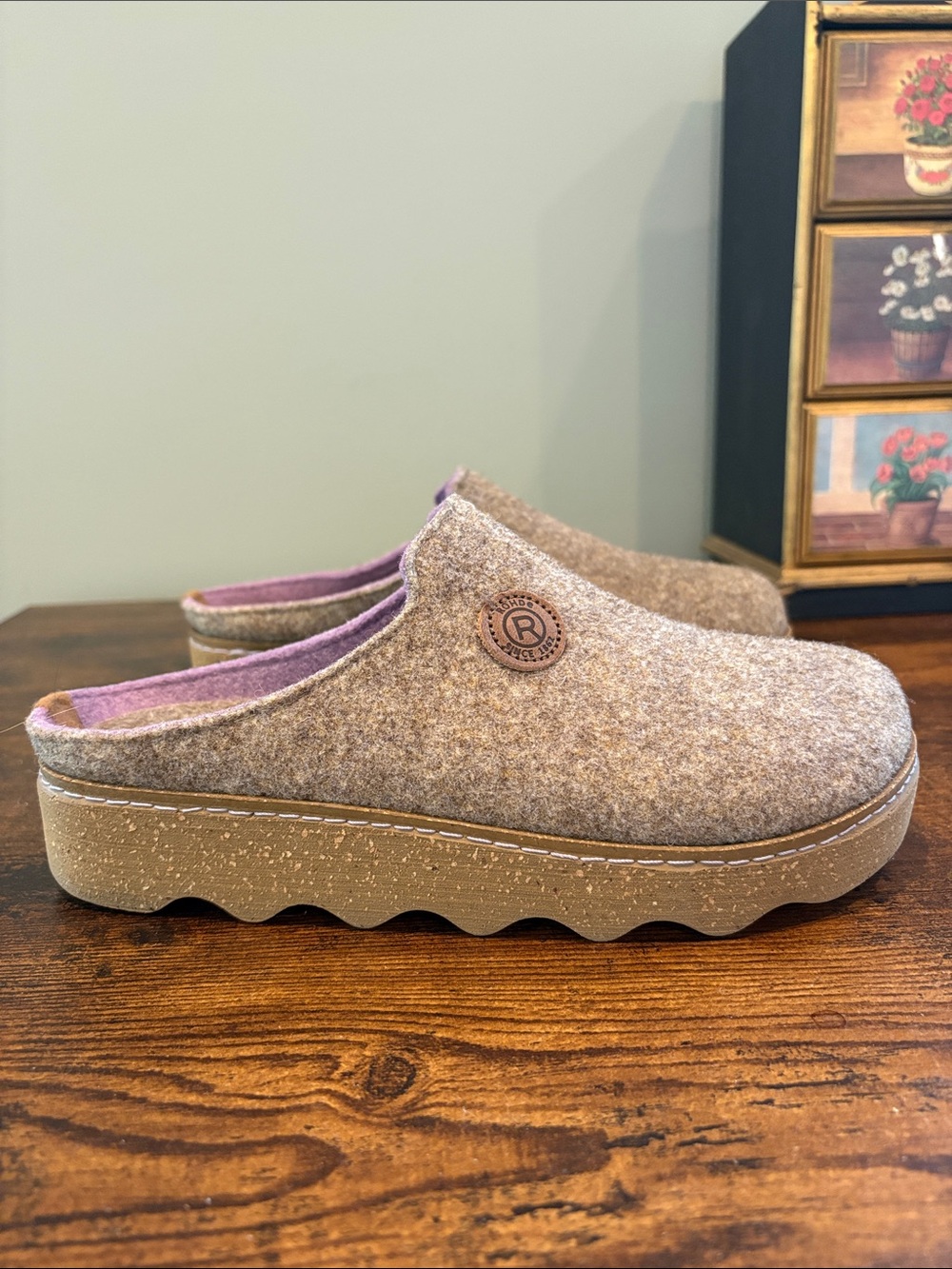 Rohde Taupe Wool Slip-On Clog Slippers Purple Lining Size 39 8.5